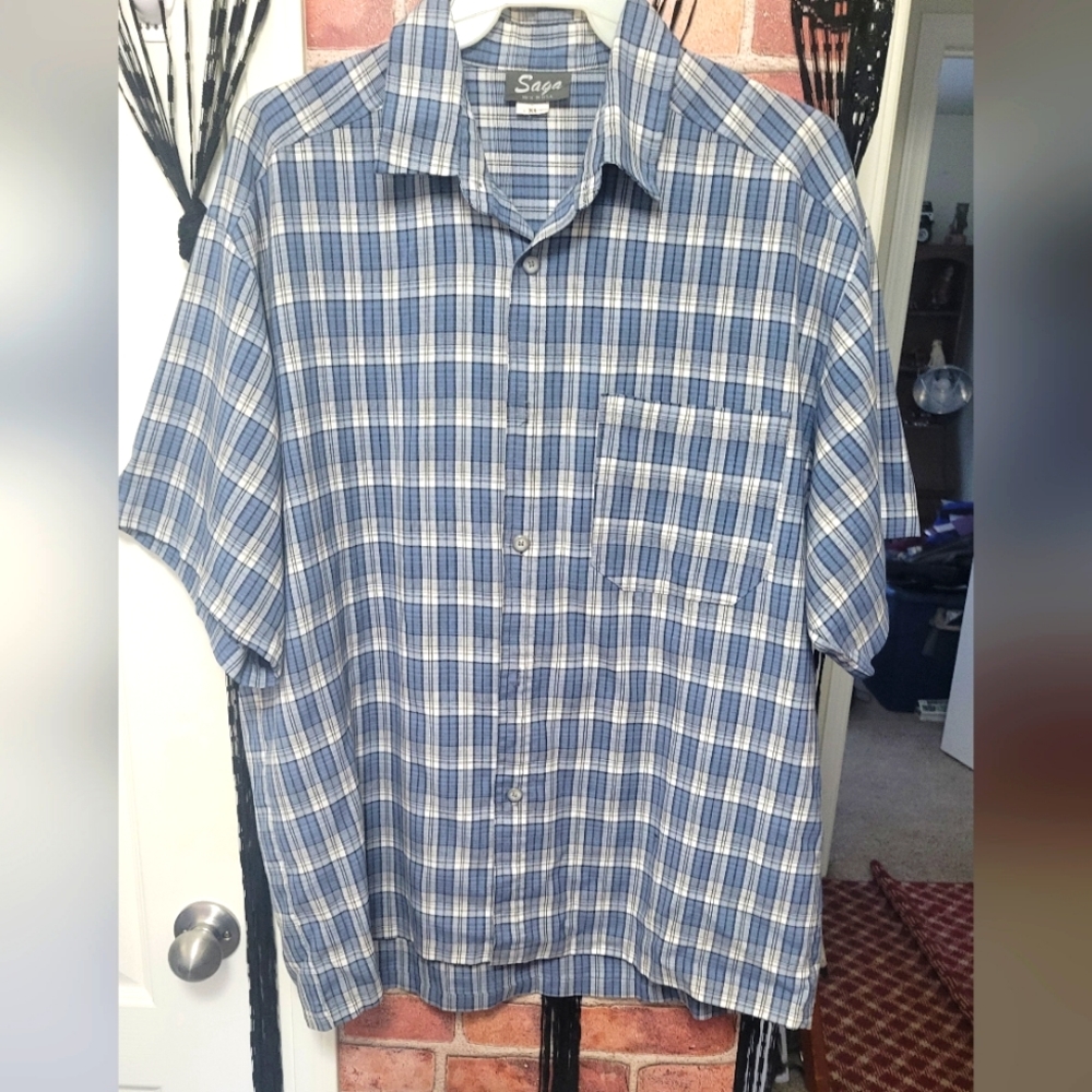 Mens Saga brand size XL button-down short sleeve shirt.